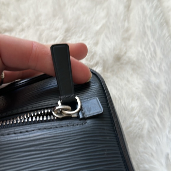 LOUIS VUITTON 💙 Epi leather OSRAY Navy/Silver wristlet blue suede int Authentic - Picture 13 of 16